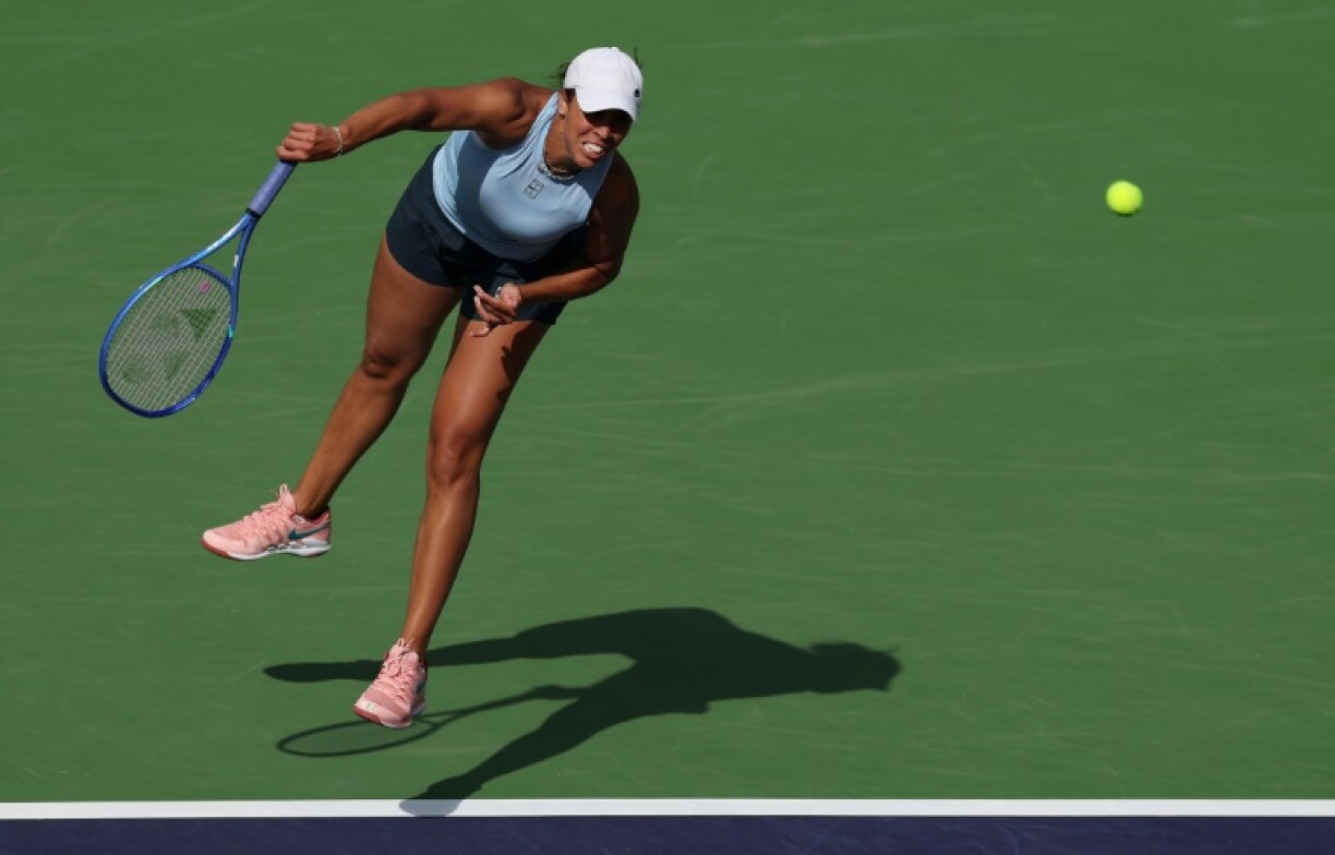Madison Keys au service lors de son 8e de finale au WTA 1000 d'Indian Wells contre la Croate Donna Vekic, le 12 mars 2025