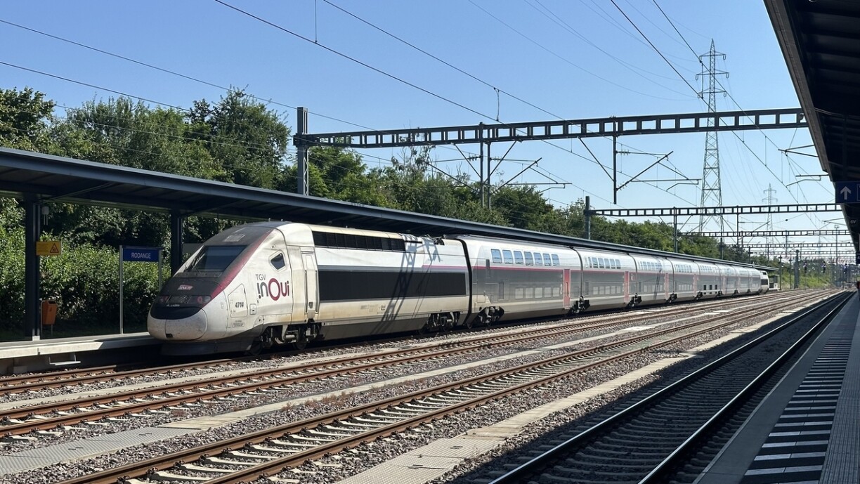 Den TGV 2024 zu Rodange op der Gare