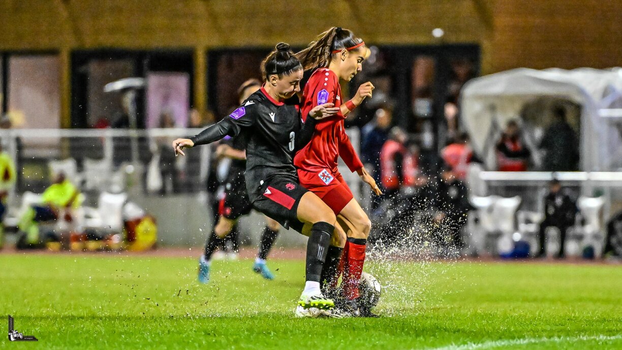 Charlotte Schmit mûrit au fil de ces rencontres internationales et s’aguerrit face à des filles plus fortes physiquement.