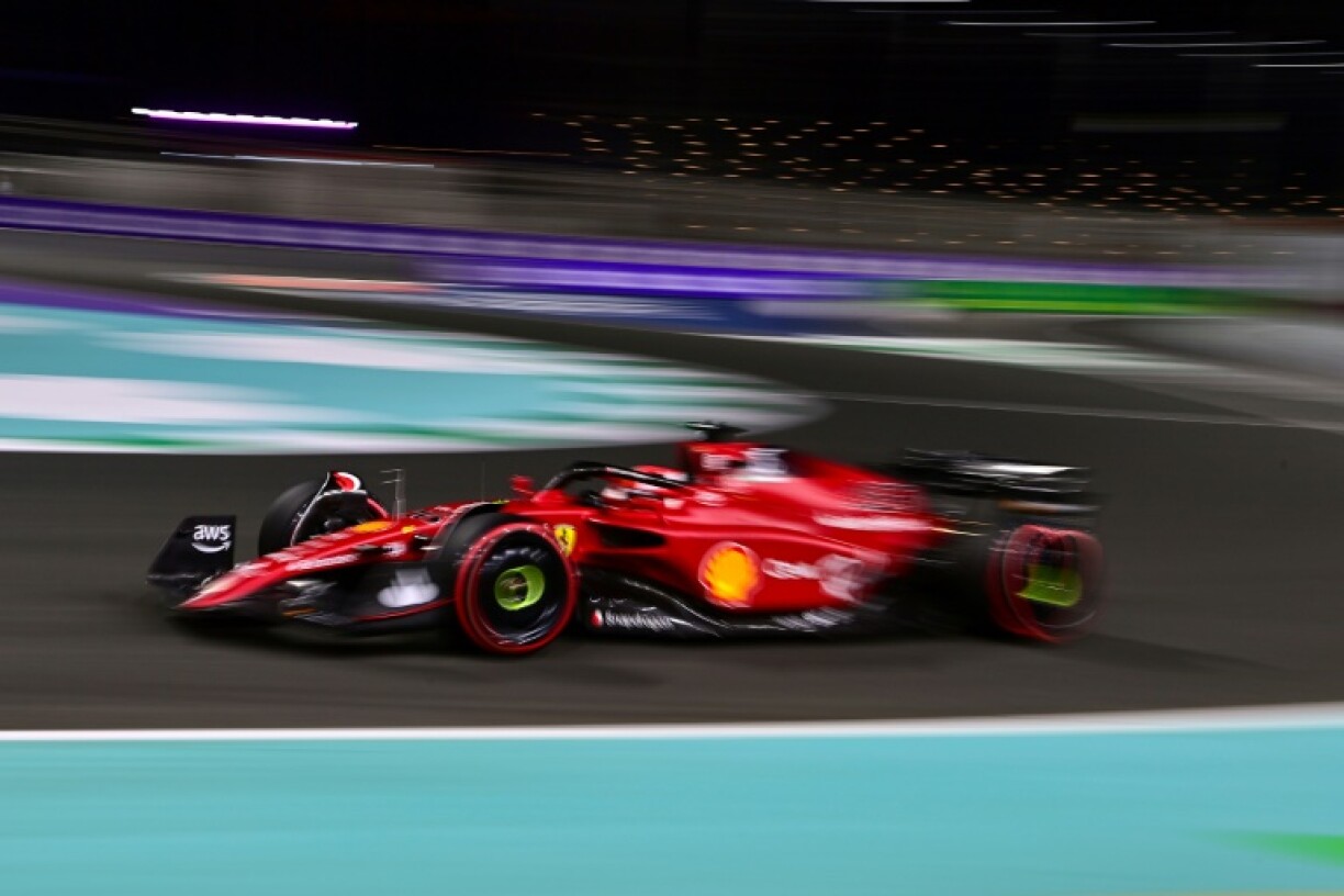 Le Monégasque Charles Leclerc au volant de sa Ferrari, est en tête des essais libres 2 du GP d'Arabie saoudite à Jeddah, le 25 mars 2022