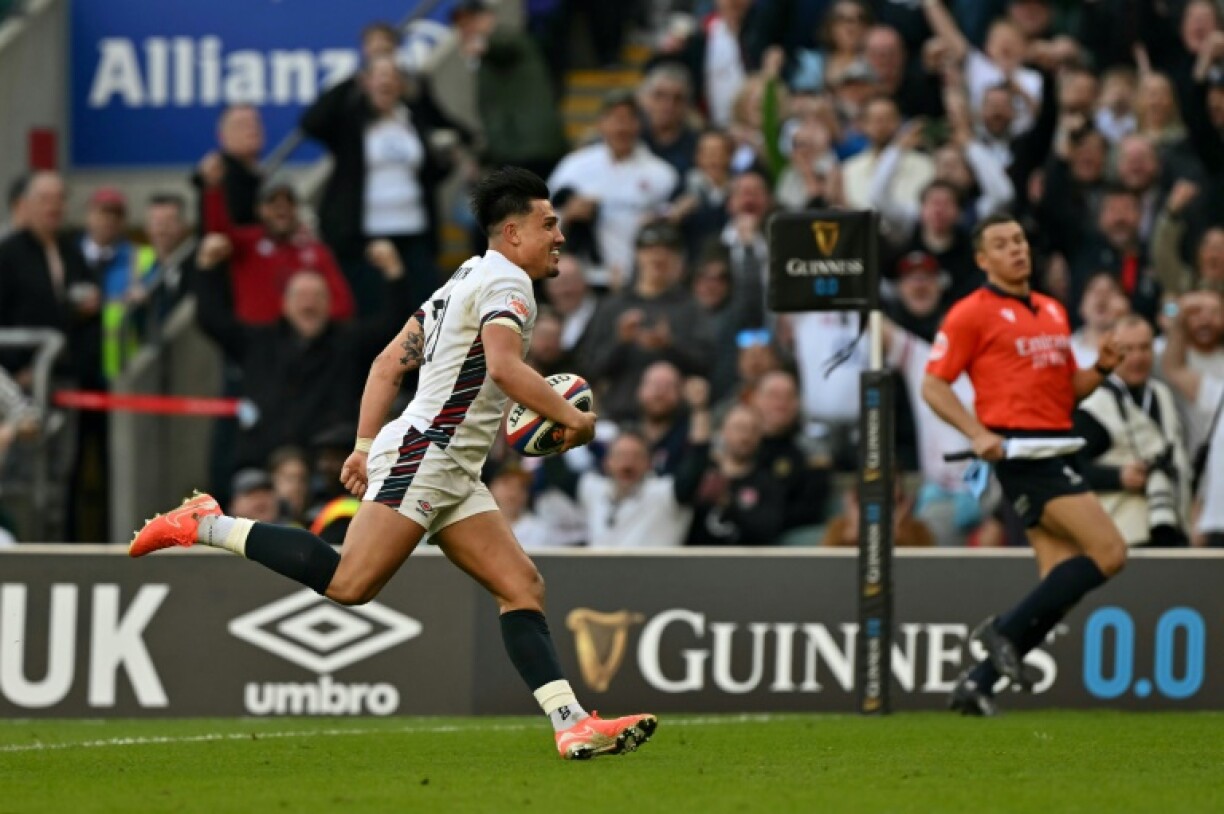 Marcus Smith has been recalled at full-back in England's team to play Fiji at Twickenham