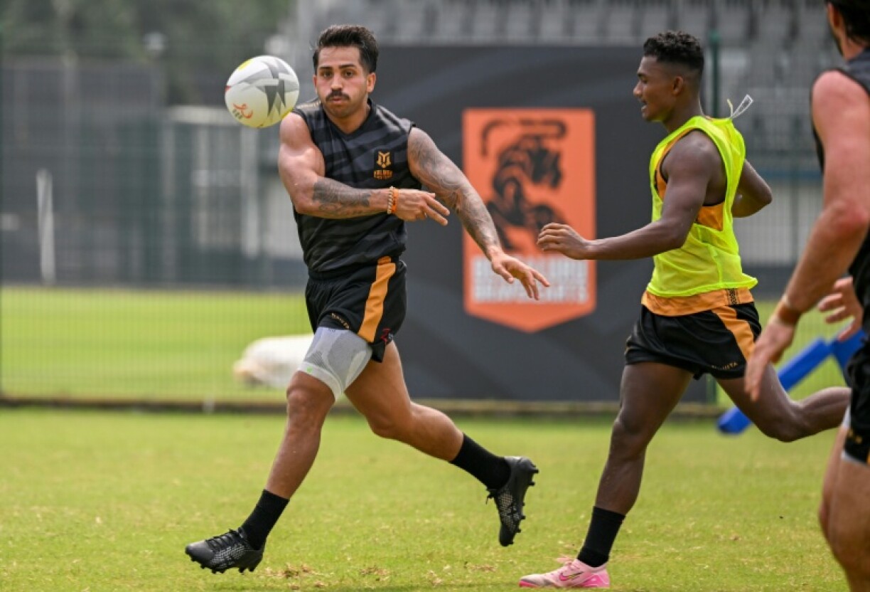 Australian World Sevens Series star Maurice Longbottom (left) trains in Mumbai ahead of the RPL