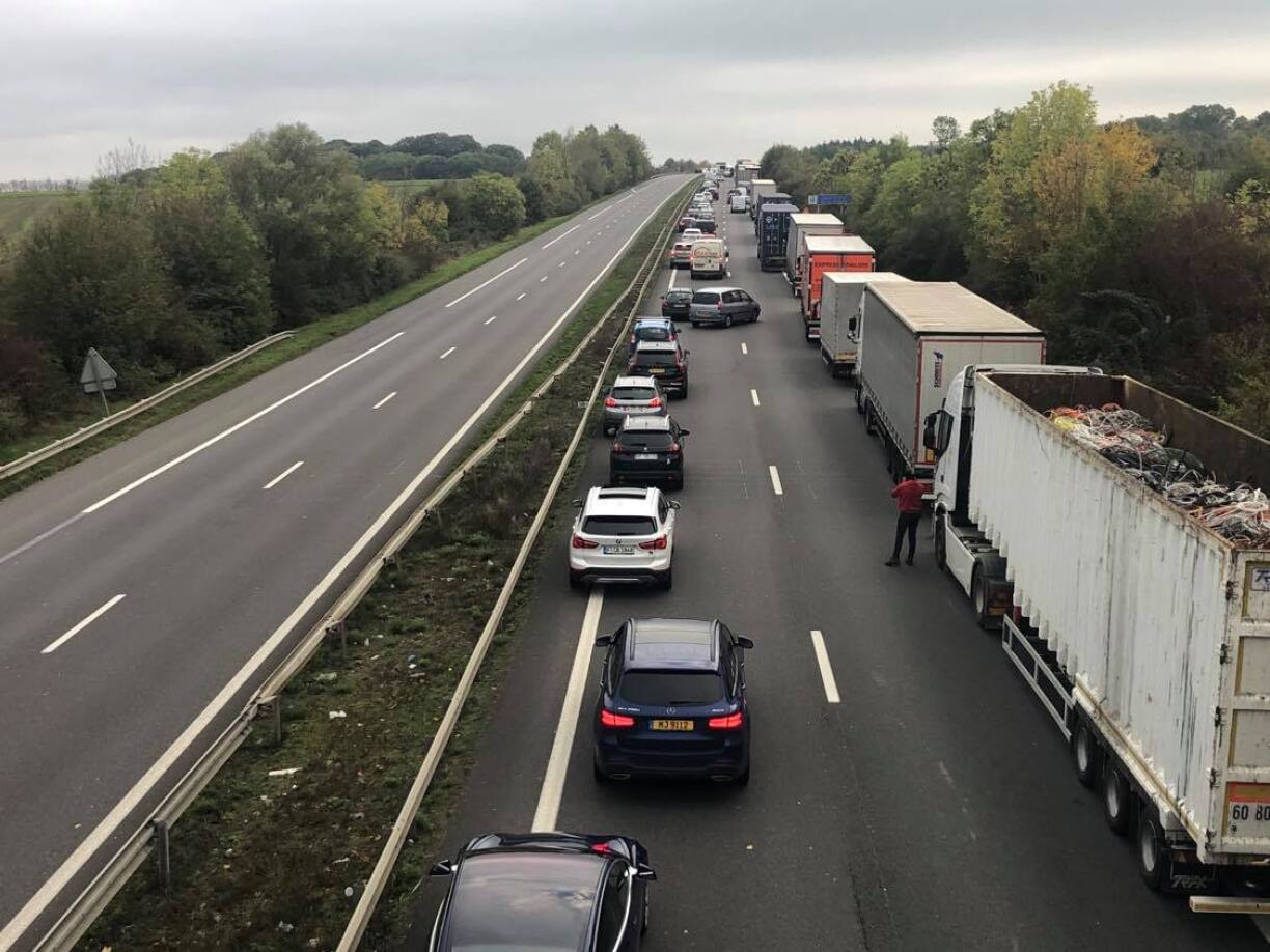 L'A31, saturée chaque jour à la frontière, se passerait bien d'un trafic supplémentaire de poids lourds!