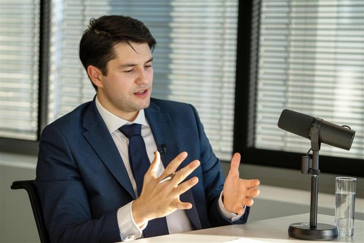 Christos Floros, hosting the pilot episode at RTL City on 16 December 2022.