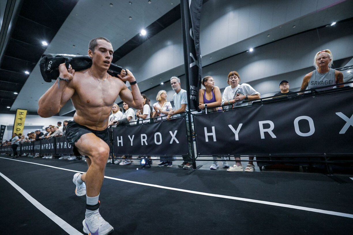 Josh van Zeeland performs sandbag lunges at Melbourne HYROX open