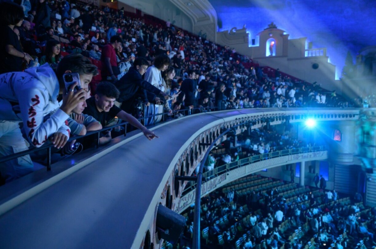 Des spectateurs assistent à l'avant-première du documentaire du YouTubeur Inoxtag intitul