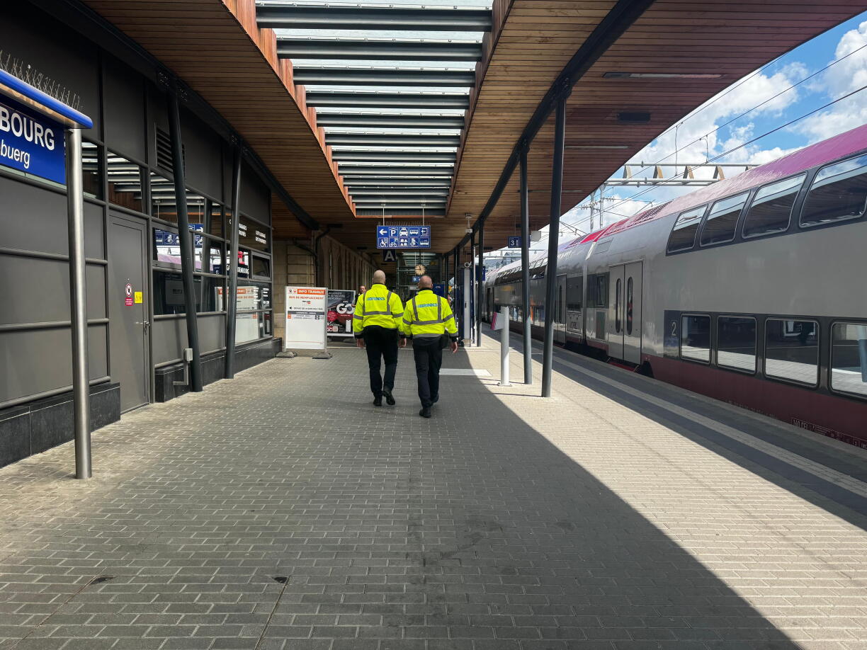 A 14 Prozent vun de Faarten ass externt Sécherheetspersonal dobäi. Dat ass bësse méi wéi all 7. Trajet.