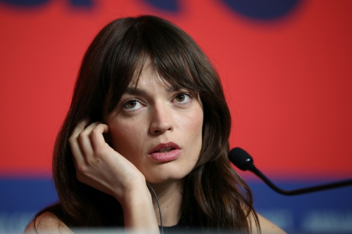 L'actrice Emma Mackey lors d'une conférence de presse pour le film