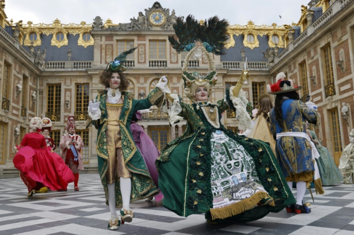 Des participants en costumes au rendez-vous annuel des