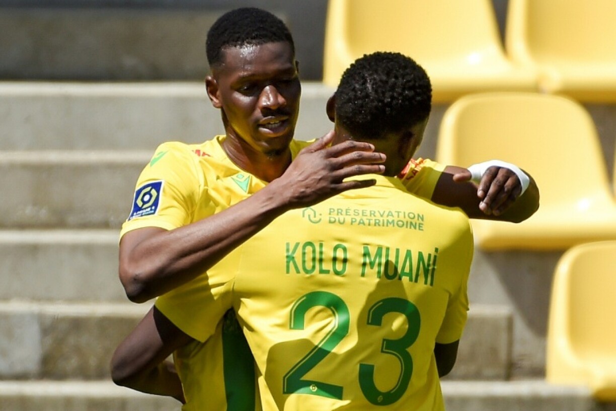 La joie des attaquants de Nantes, le Malien Kalifa Coulibaly et le Congolais Randal Kolo Muani, buteurs contre Bordeaux, lors de leur match de L1, le 8 mai 2021 au stade de La Beaujoire