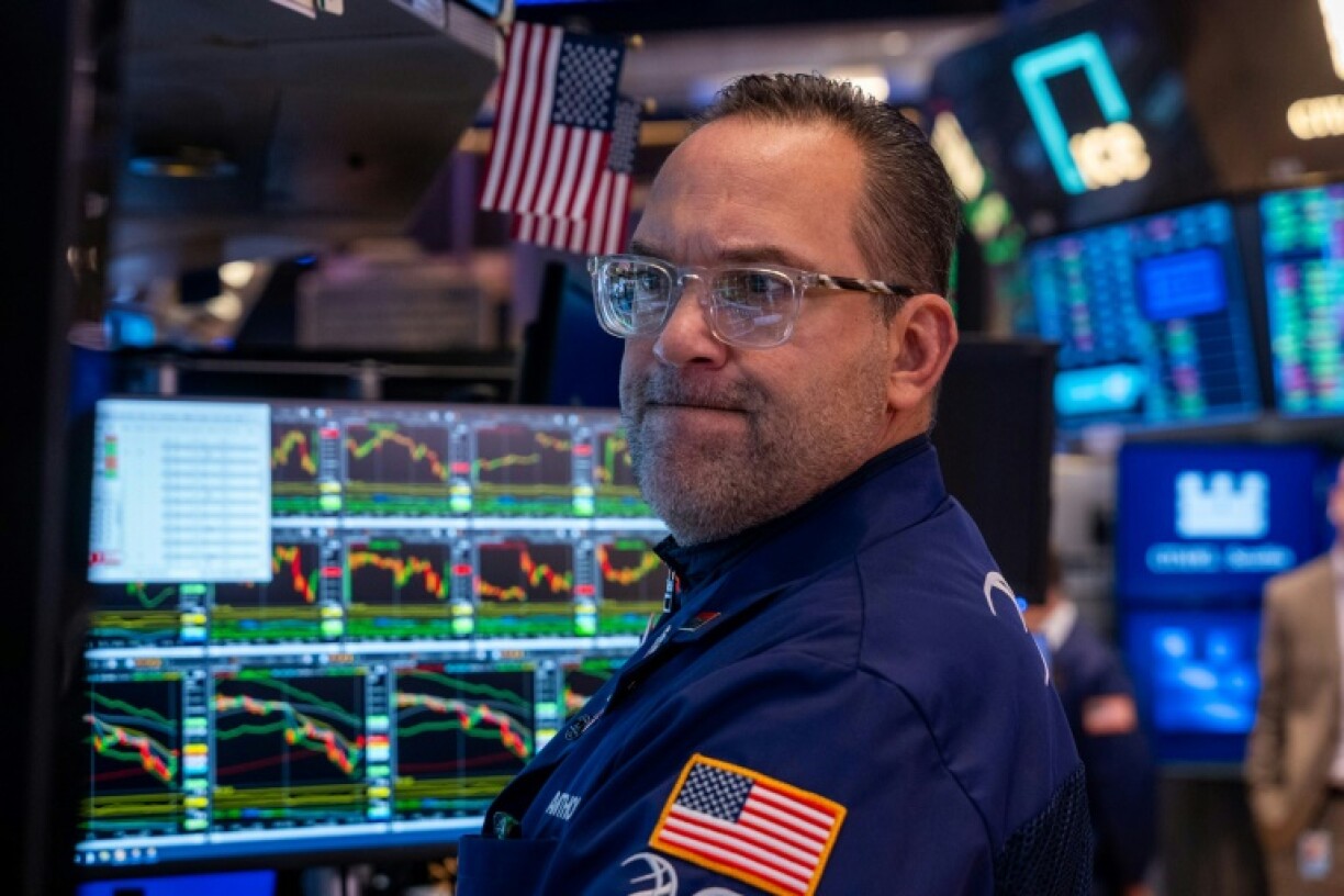 The rally in stocks continued on Wall Street but fizzled elsewhere