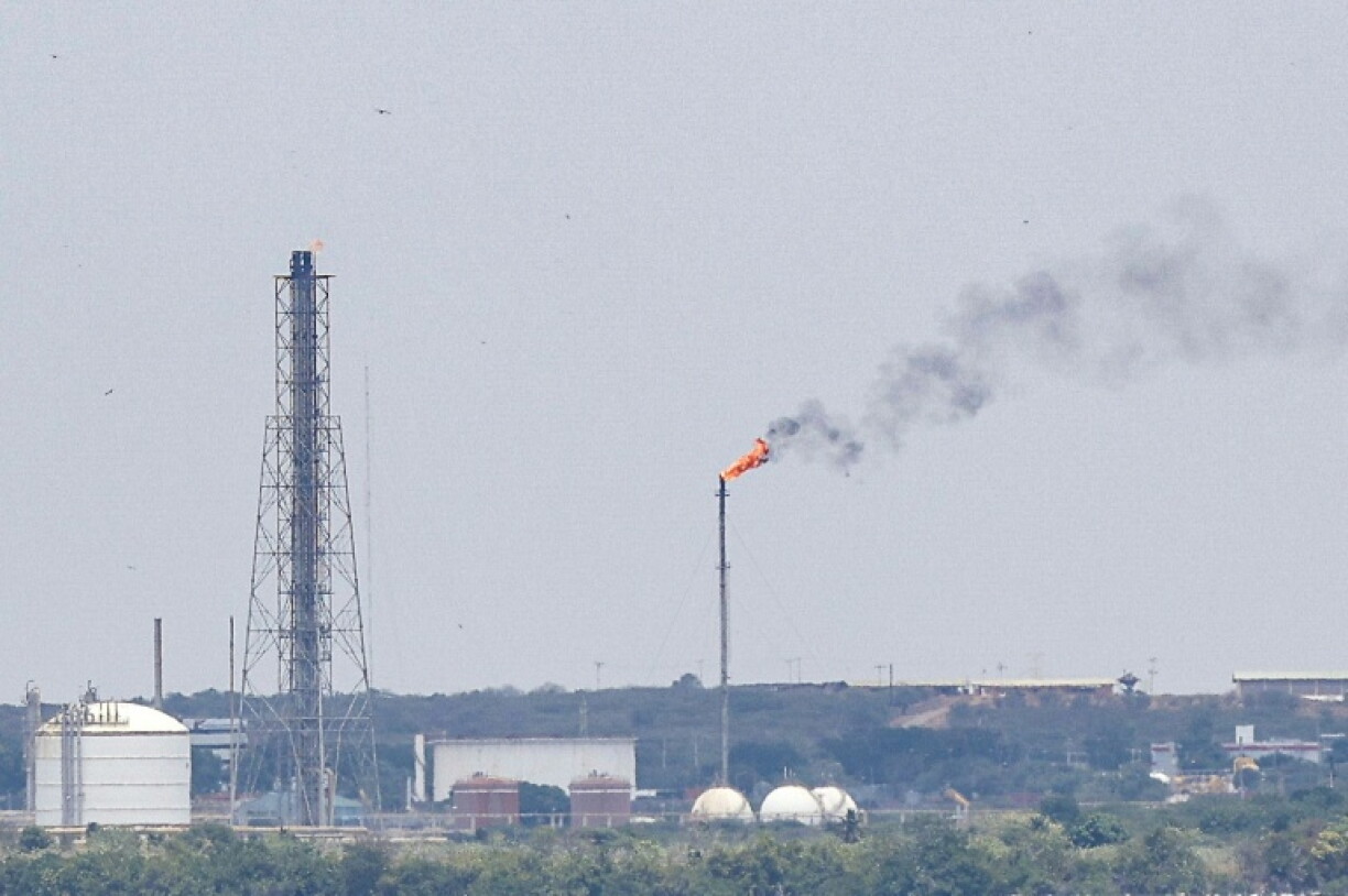 Kurz vor der Ankunft von US-Energieminister Wright in Venezuela hat das Parlament des südamerikanischen Landes ein milliardenschweres Öl-Abkommen mit den USA gebilligt. Das Abkommen wird auch von der Armee des Landes unterstützt. Trump nannte die Vereinbarung "historisch".
