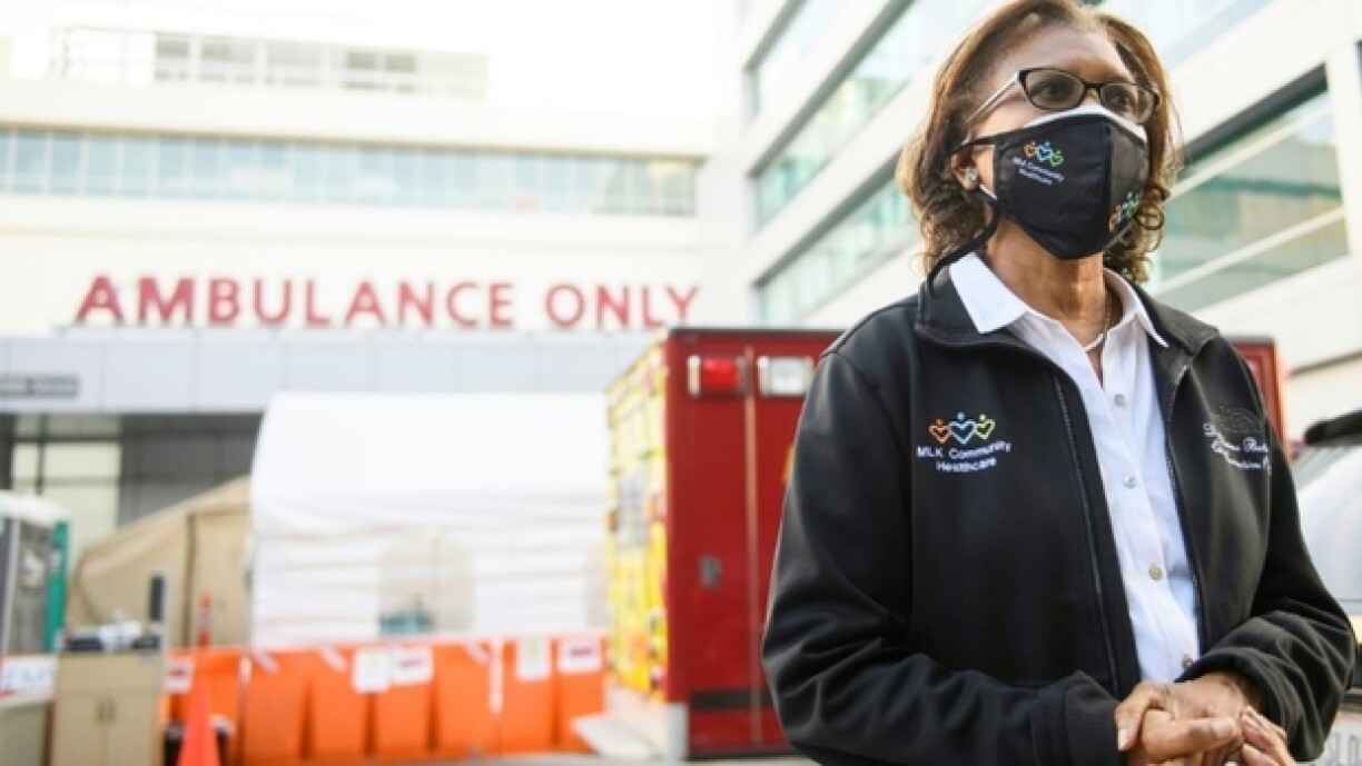 Dr. Elaine Batchlor Ass d'Directrice vum Martin-Luther-King-Jr.-Community-Hospital. Fir si ass hire Staddeel de Corona-Epizentrum vun der Stad Los Angeles.