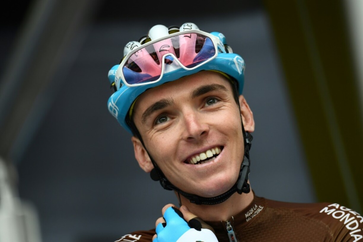 Le Français Romain Bardet, alors membre de l'équipe AG2R, lors de la présentation de l'équipe avant le départ de la 1ère étape du Critérium du Dauphiné, le 9 juin 2019 à Aurillac