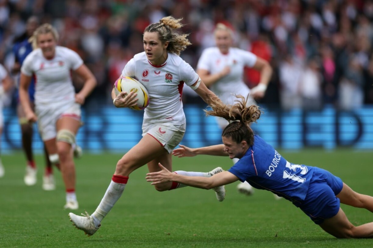 England full-back Ellie Kildunne's brilliant cross-field sprint from just inside the French half saw her evade several defenders before scoring a try