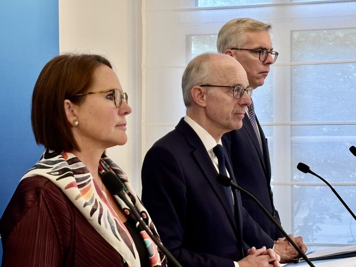 Pressekonferenz zu den Drone-Virfäll am September 2026.