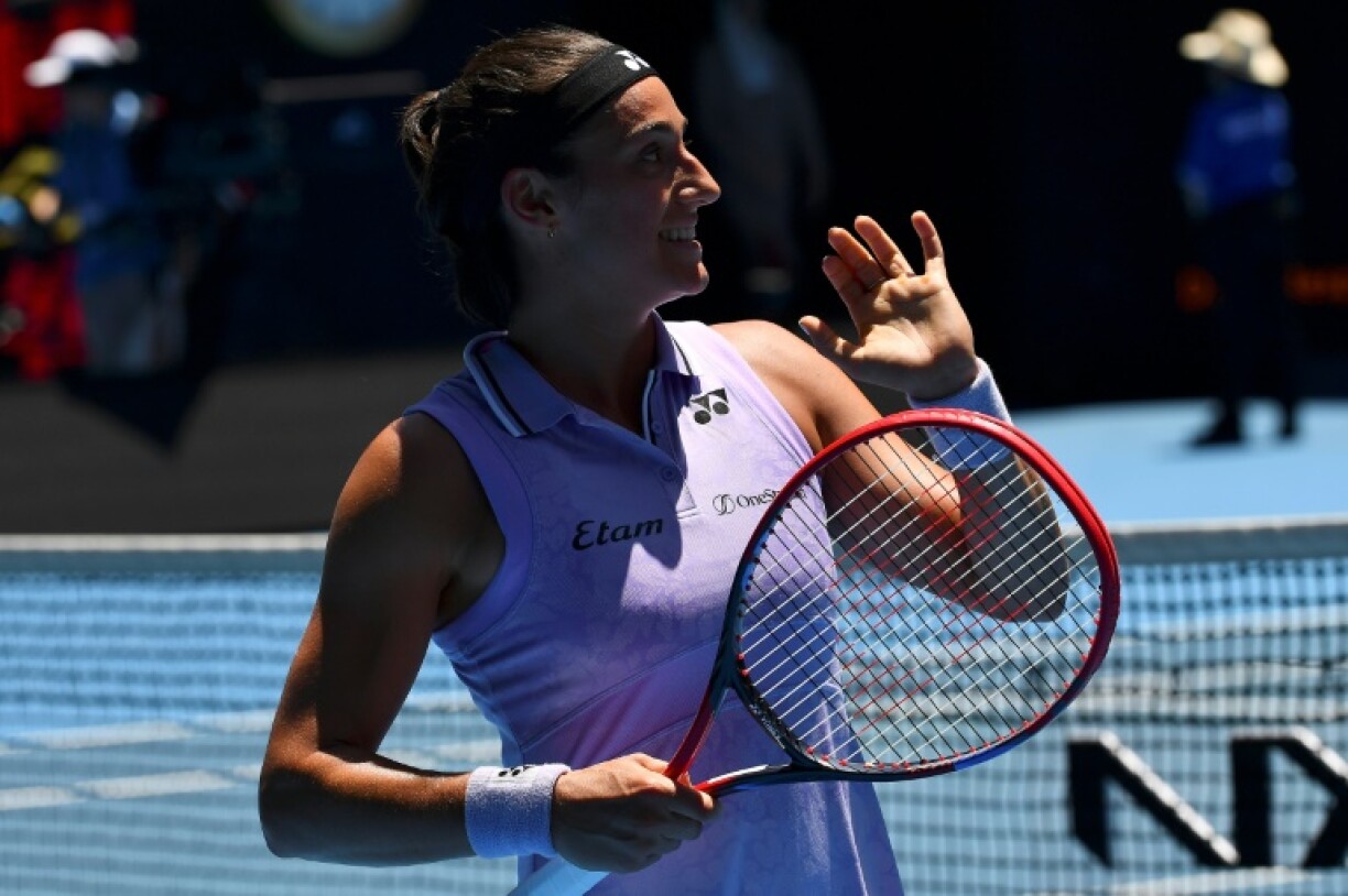 La Française Caroline Garcia célèbre sa victoire lors de la deuxième journée de l'Open d'Australie à Melbourne, le 17 janvier 2023