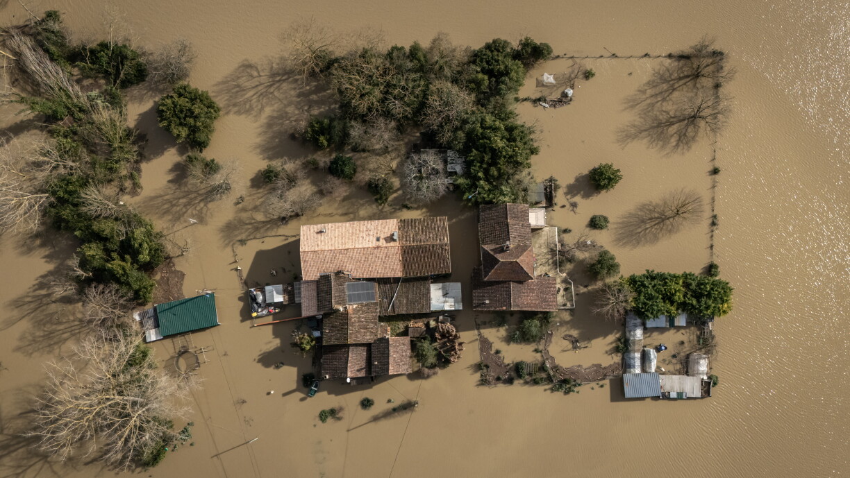 Vu du ciel: Les images impressionnantes des inondations en France - RTL Infos