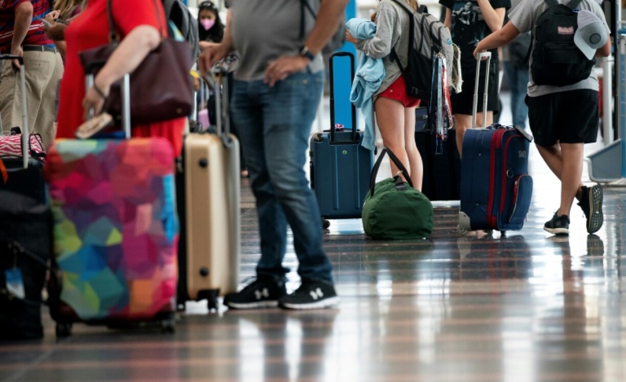 Un aéroport néo-zélandais a récemment imposé une durée limite de trois minutes pour les au revoir