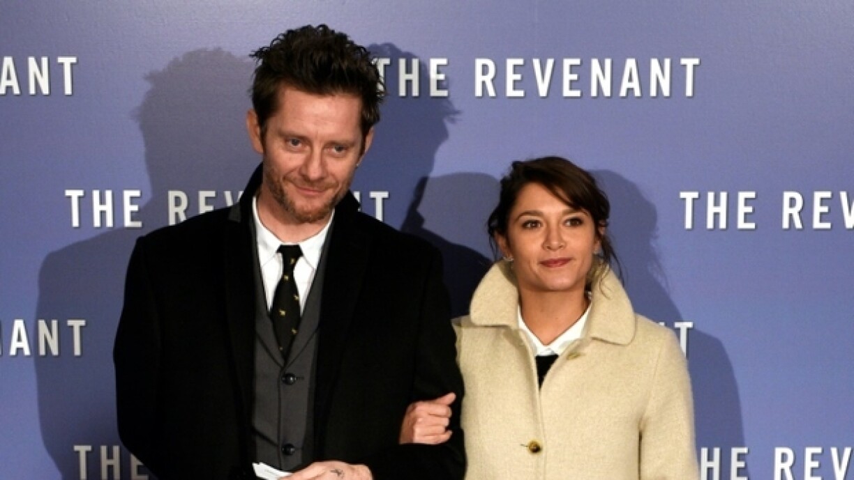 Jamie Hewlett et son épouse, l'actrice française Emma De Caunes, le 18 janvier 2016 à paris