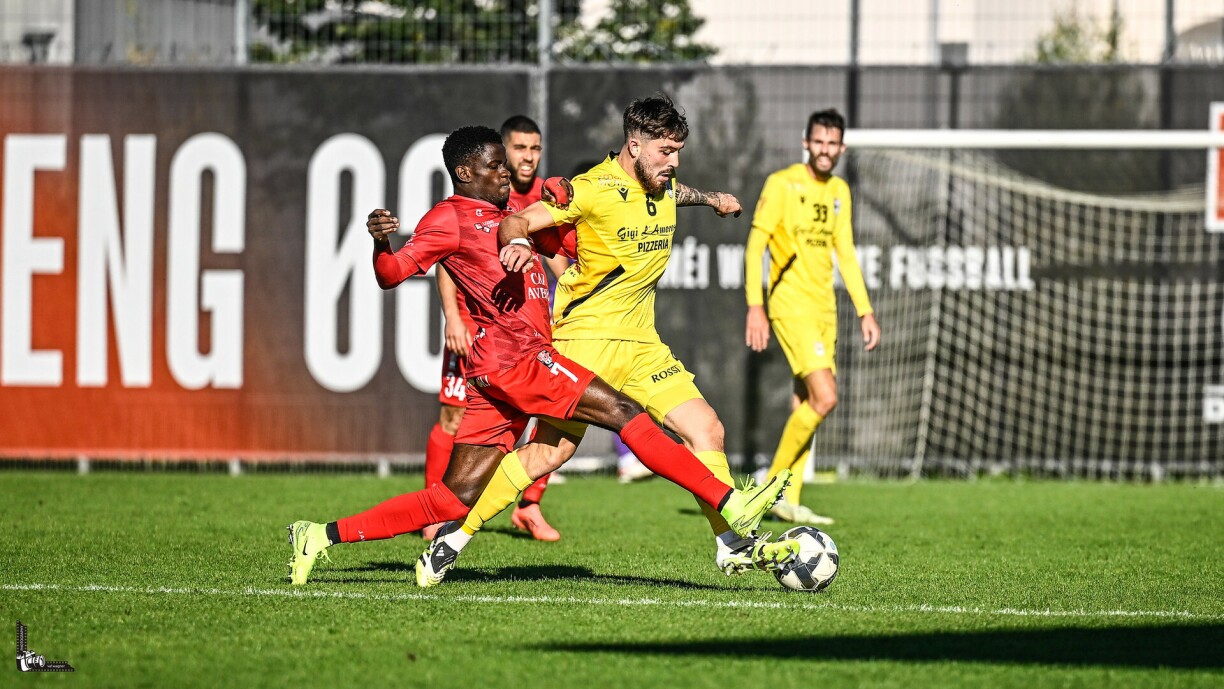 Boris Mfoumou, ici à la lutte avec le Dudelangeois Ivan Englaro, a délivré Differdange en fin de match à la Jeunesse
