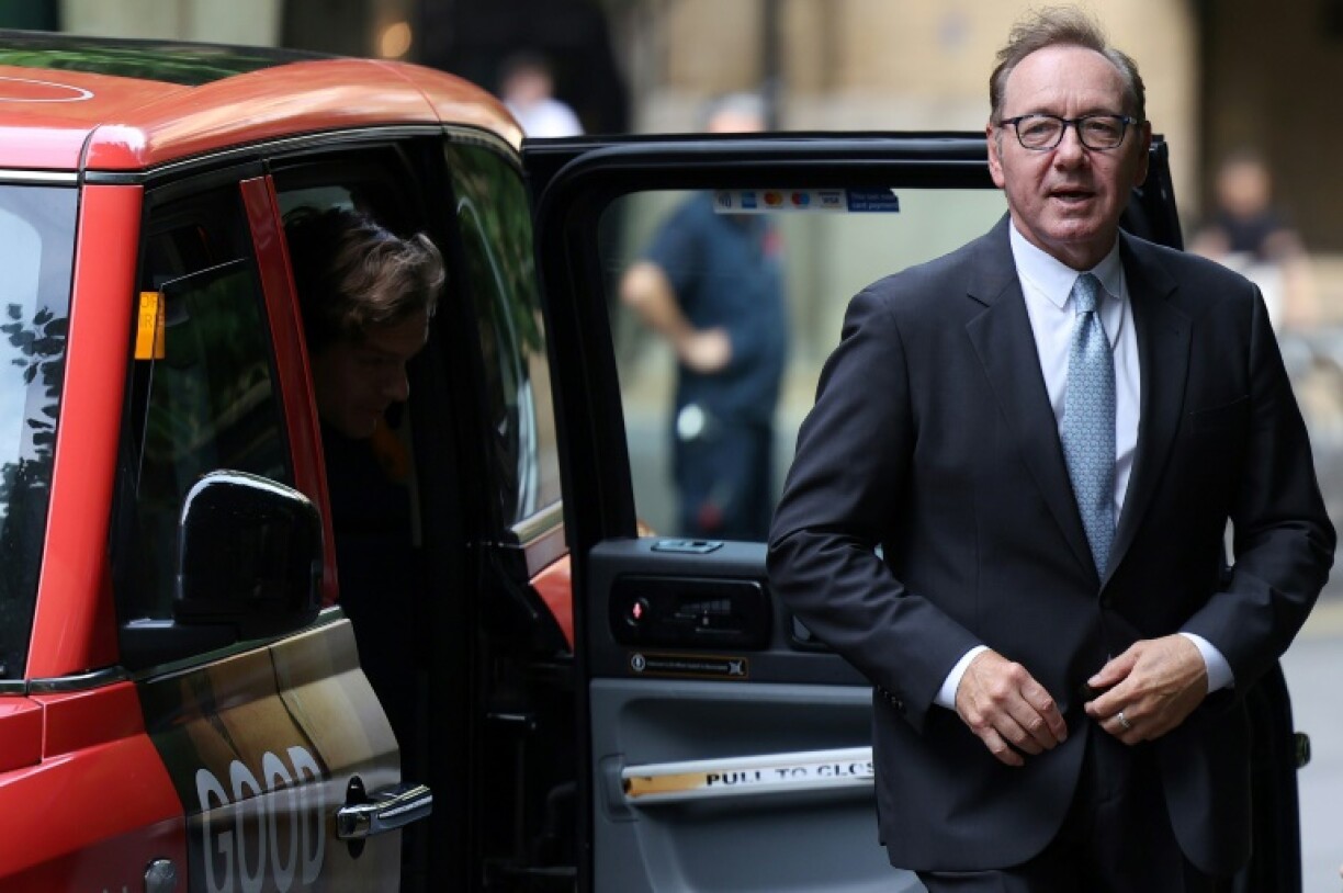 L'acteur américain Kevin Spacey arrive à la Southwark Crown Court de Londres pour son procès, le 13 juillet 2023