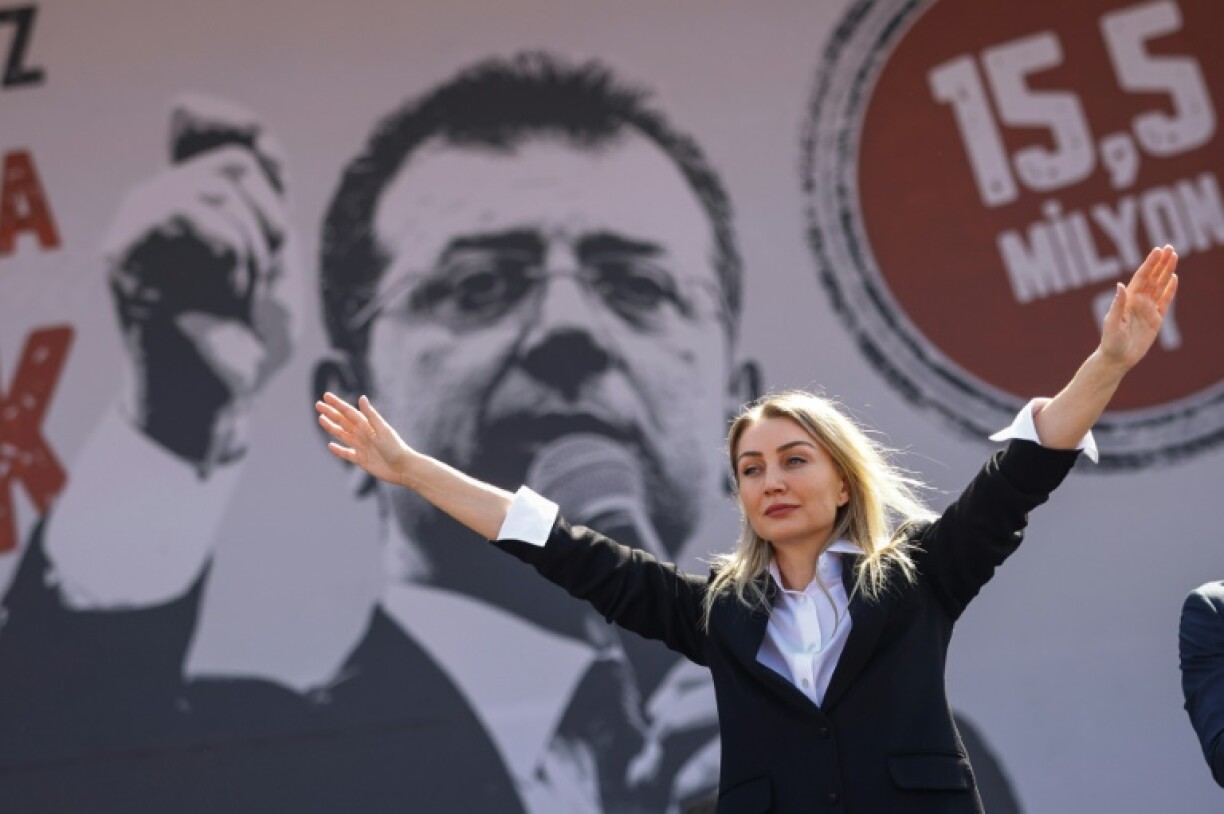 There was huge applause when the mayor's wife, Dilek Kaya Imamoglu, went onto the stage