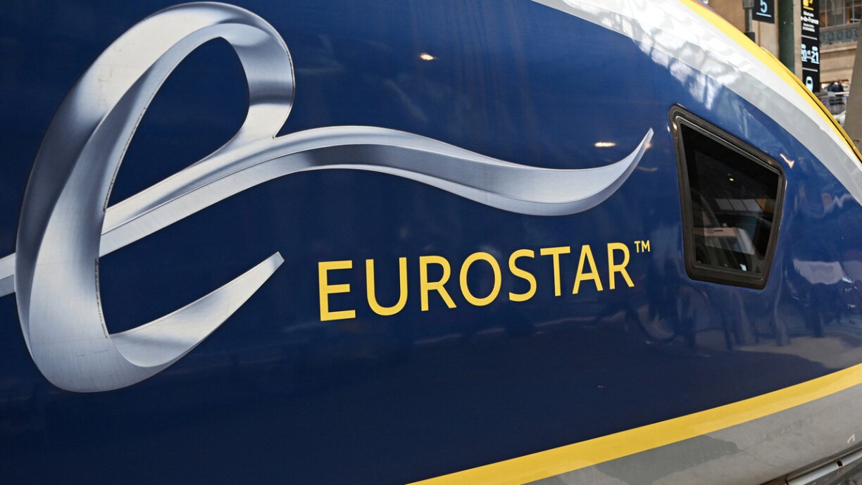 En Eurostar Zuch zu Paräis an der Gare du Nord.