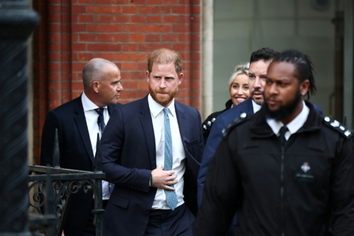 Le prince Harry, duc de Sussex, quitte la Haute Cour de Londres, le 8 avril 2025, après une audience concernant la décision du gouvernement britannique de réduire le niveau de sa sécurité personnelle lors de ses séjours au Royaume-Uni