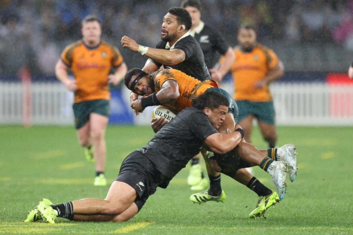 Australia dominated the early exchanges but were beaten 28-14 by New Zealand in their Rugby Championship Test in wet cionditions in Perth