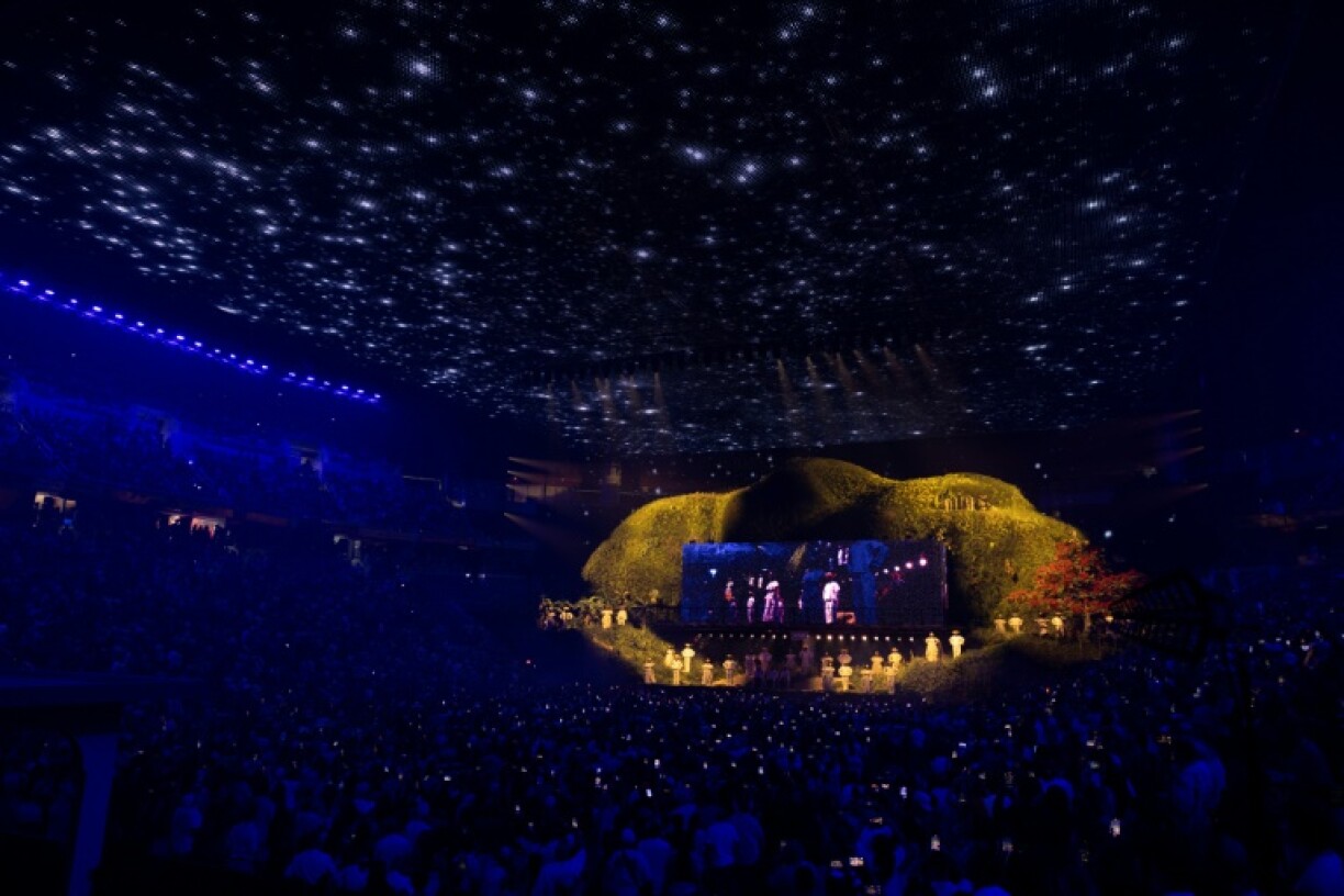 The stadium almost seemed to shake during seamless transitions from one super smash to another