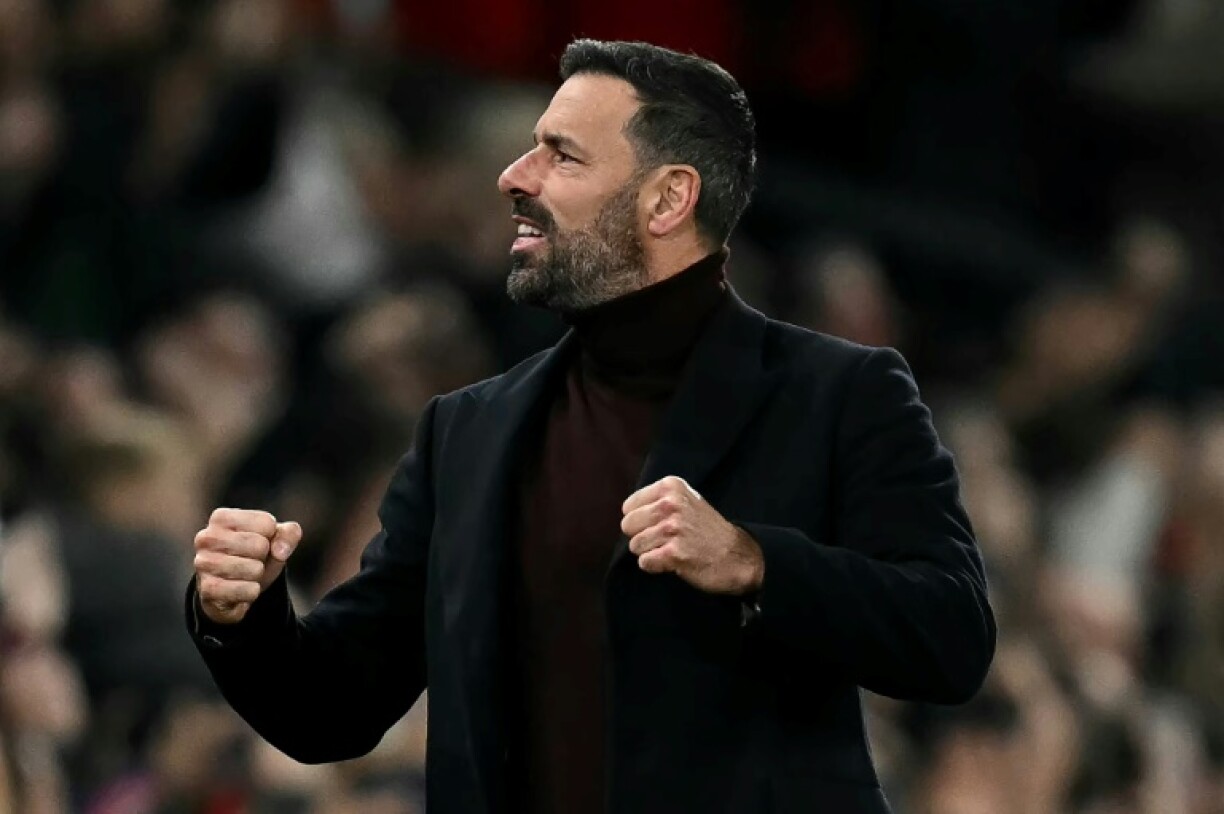 Leicester manager Ruud van Nistelrooy