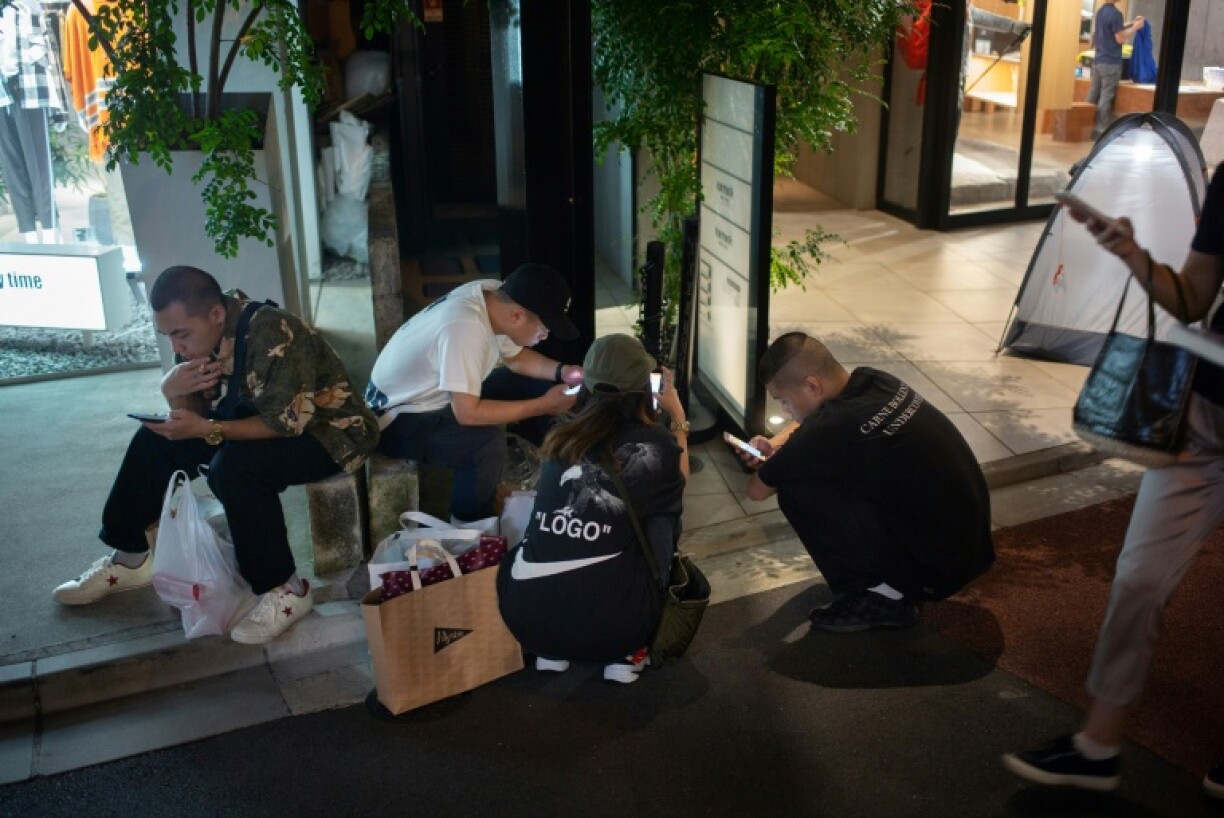 Japanese youth spend slightly over five hours on average a day online on weekdays, according to a survey published in March by the Children and Families Agency