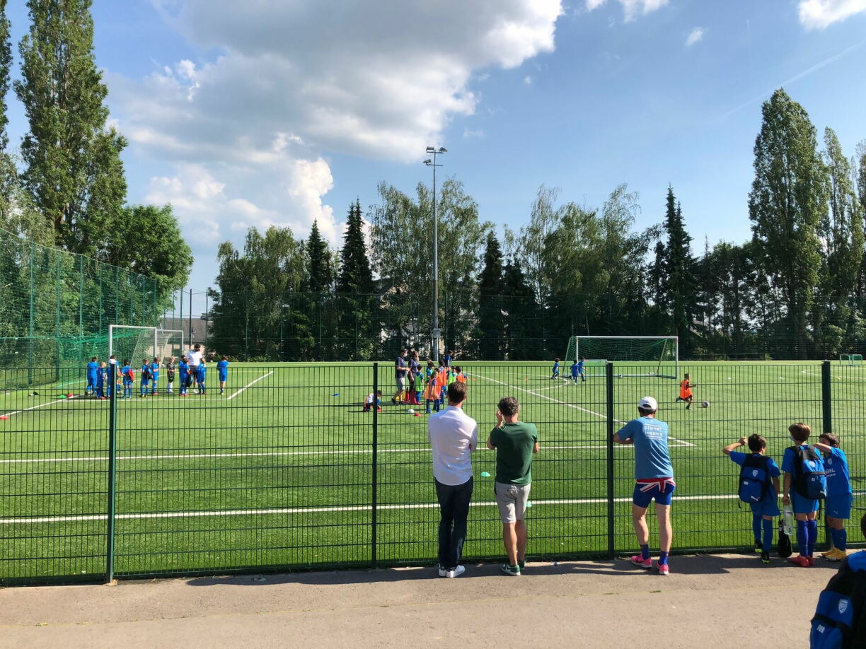 Les pupilles du Racing Union Luxembourg à l'entraînement