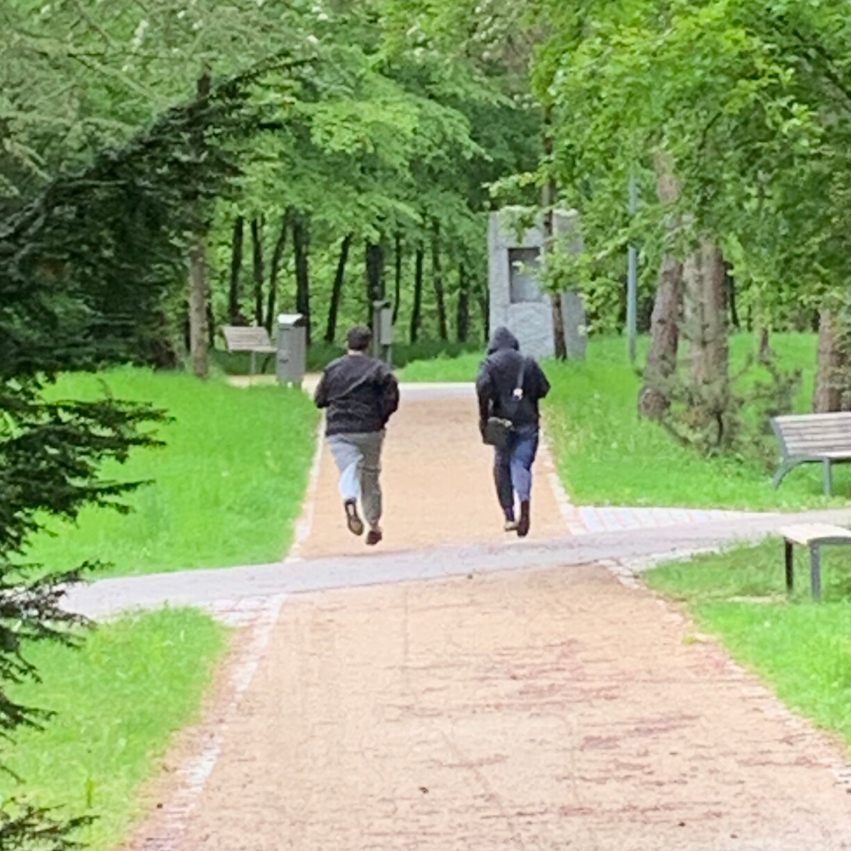 Photo prise des agresseurs en train de prendre la fuite après avoir commis une agression au Kirchberg.