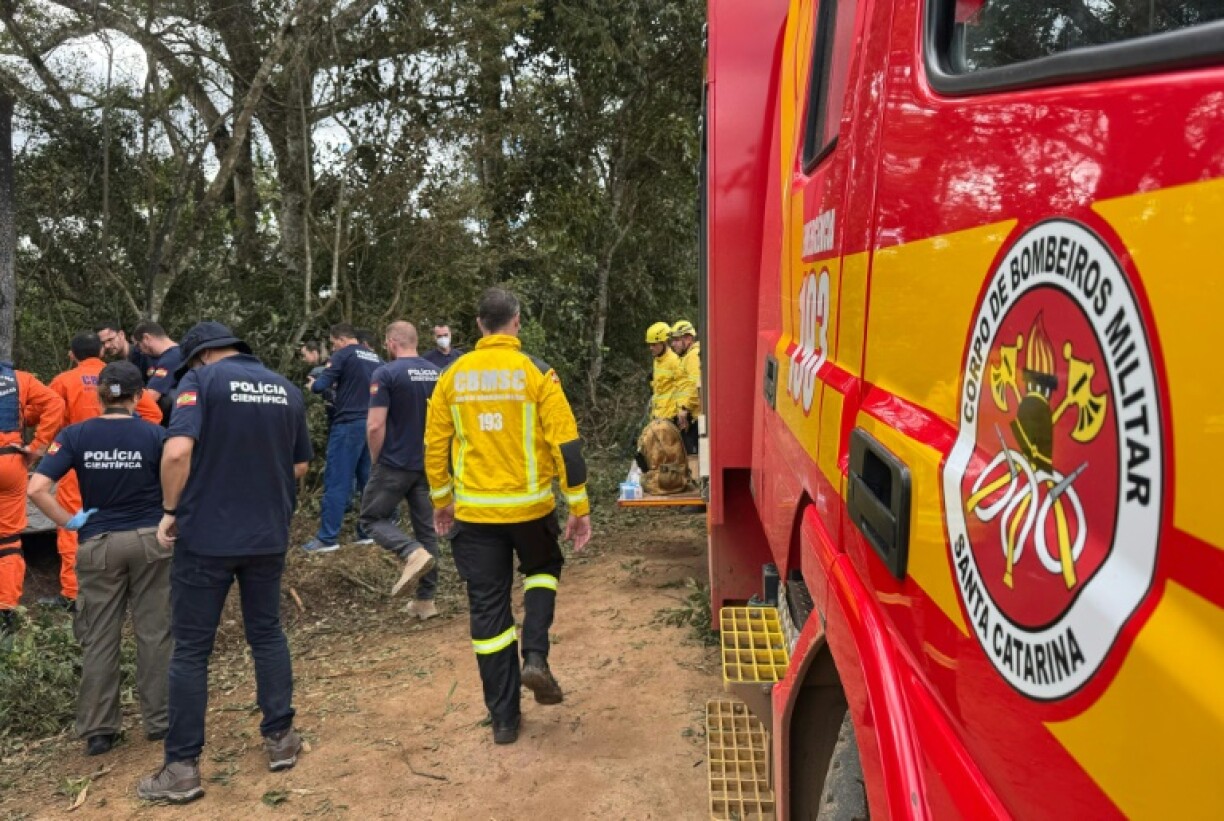 Brazilian rescue teams comb the spot in Praia Grande where a hot air balloon erupted in flames, killing at least eight people