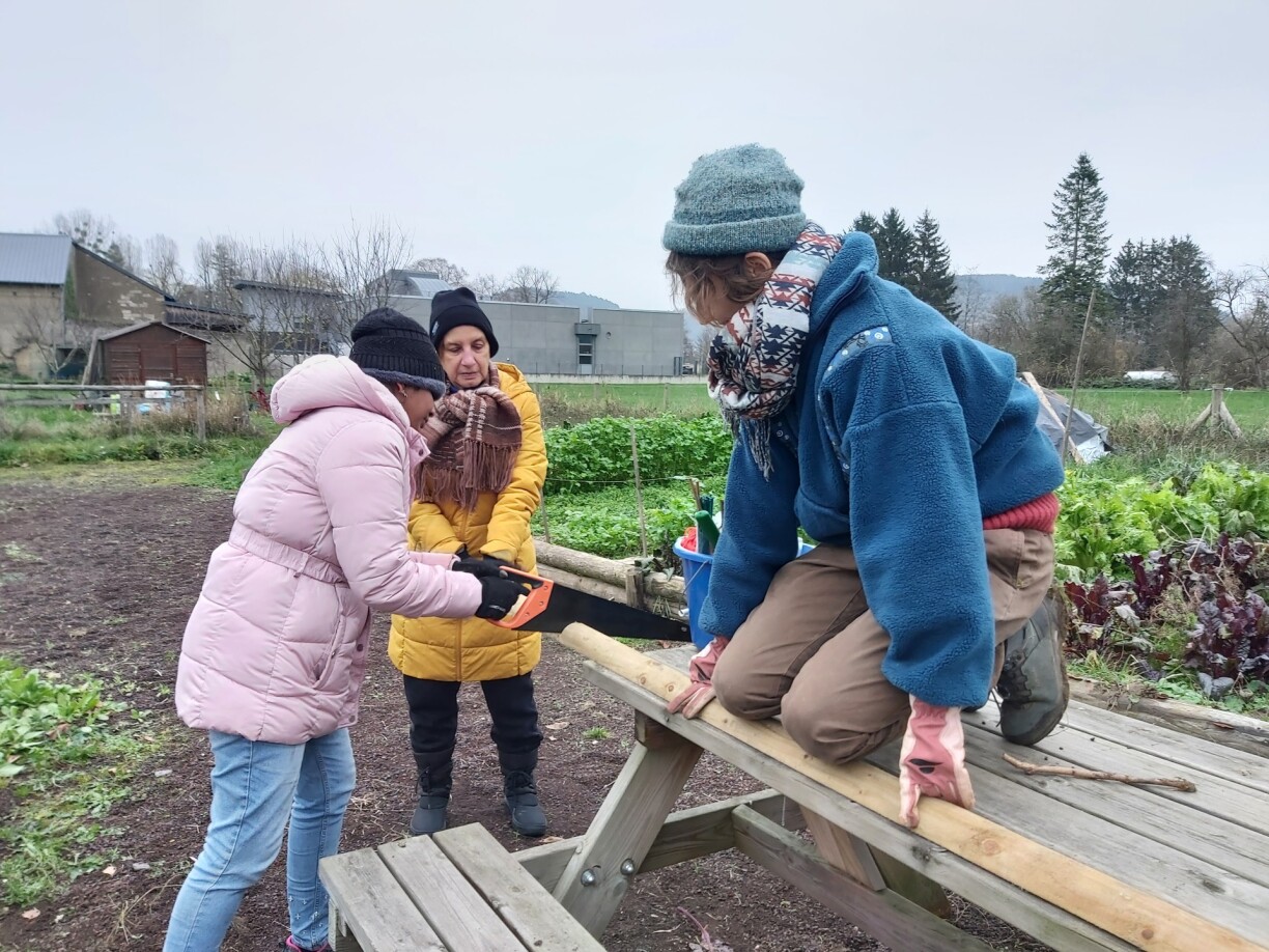 Découpe des tuteurs.