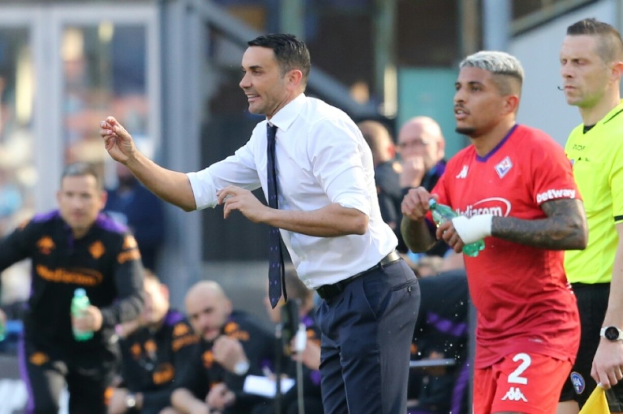 Raffaele Palladino (C) finished sixth in Serie A with Fiorentina before surprisingly departing last July after only one season in charge