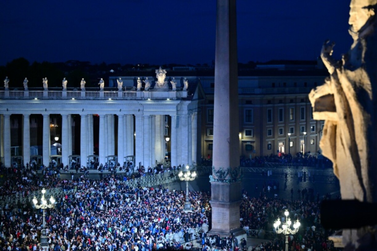 Thousands of people waited for smoke signalling the result of the cardinals' vote during the conclave