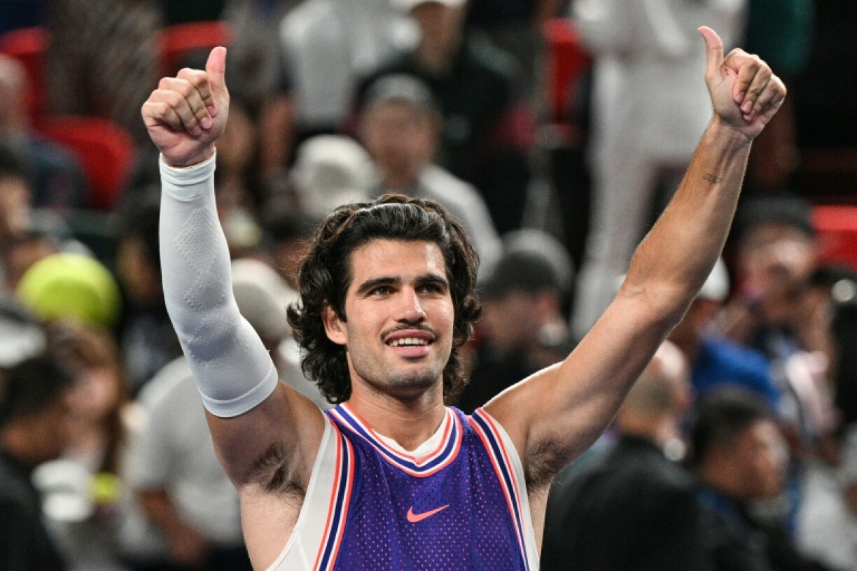 Spain's Carlos Alcaraz put on a dominant show in the second round of the Shanghai Masters