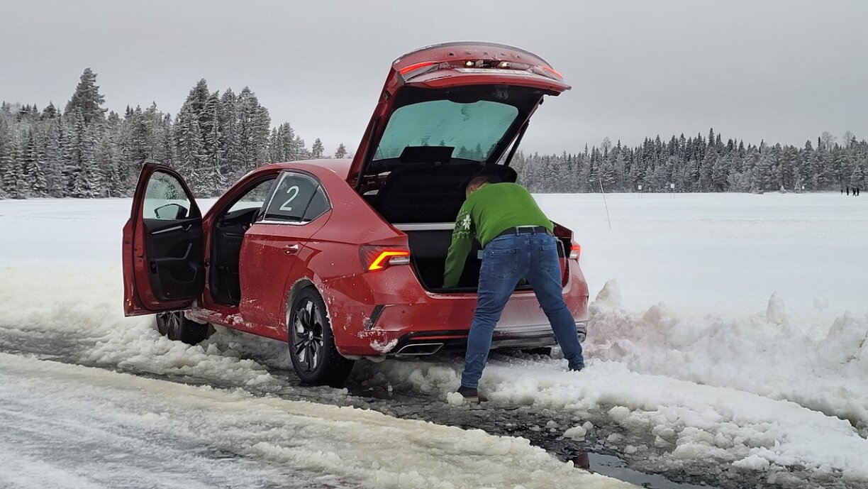 Net ëmmer huet et geklappt d'Allradler um Äis op der Streck ze halen, wann ee sech un d'Limitten erugetaascht huet.