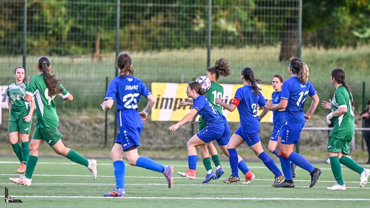 Légende L’âge limite pour voir une jeune fille en équipe première devrait passer de 14 à 15 ans la saison prochaine. Et à 16 ans celle d’après.