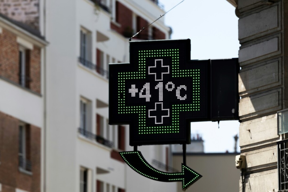 After months of tough negotiations with EU states, Brussels says it will stick to the objective announced last year of cutting emissions by 90 percent by 2040