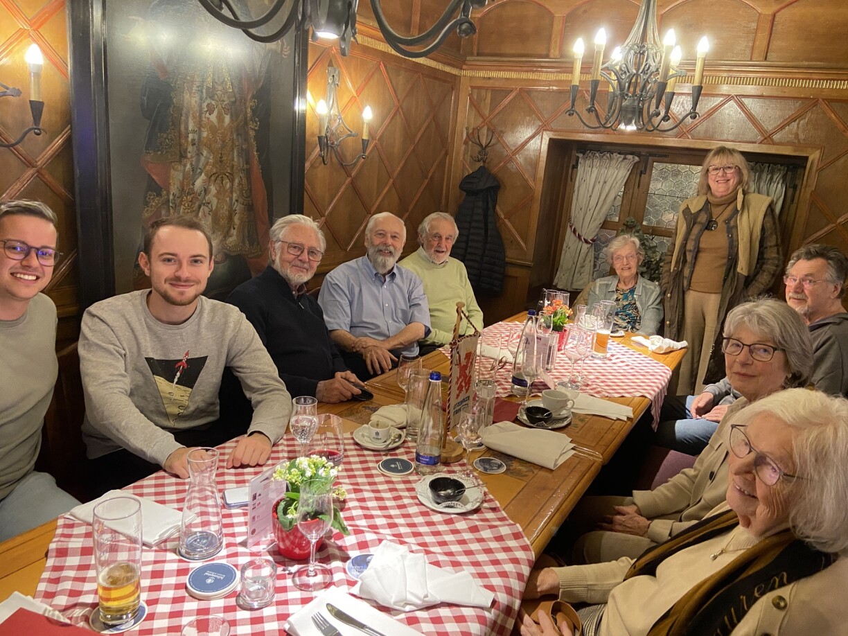 D'Lëtzebuerger zu München hu viru laanger Zäit e klenge Veräin gegrënnt an treffe sech nach reegelméisseg. Heiansdo kréie se och Besuch vun e puer Vertrieder vun de Lëtzebuerger Studenten zu München.