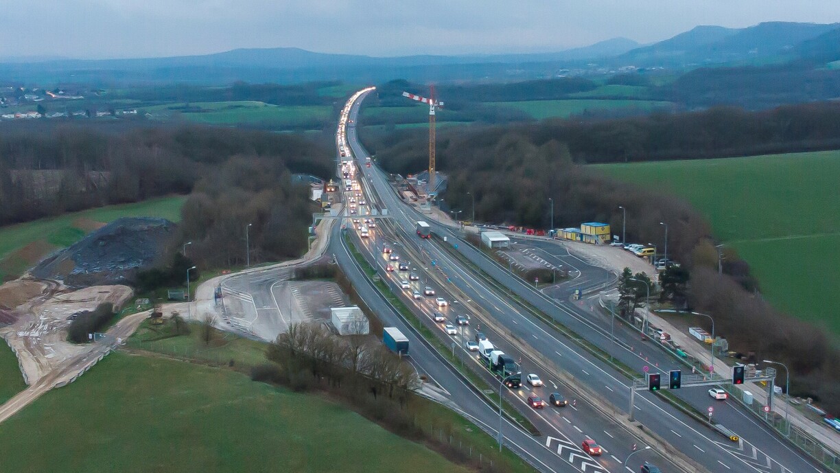 Les files de voitures étaient encore très longues juste avant 9h à la frontière luxembourgeoise.