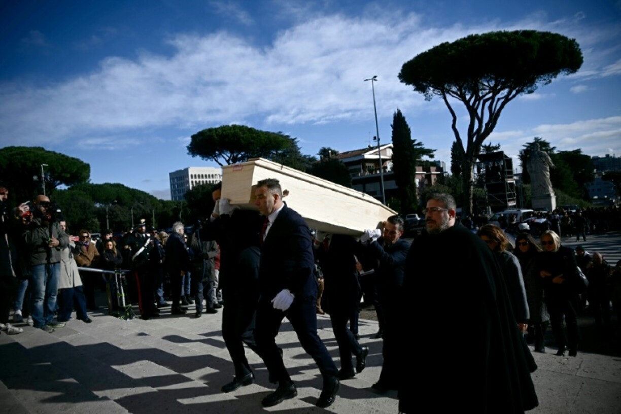 Dausende Mënschen hunn Undeel geholl um Begriefnis vun de 4 Jonken.