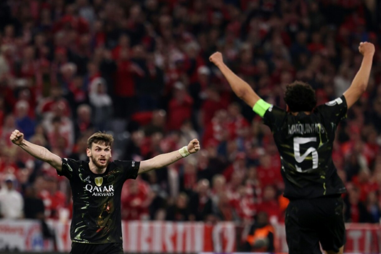 Les Parisiens Khvicha Kvaratskhelia et Marquinhos peuvent exulter, le PSG vient d'éliminer le Bayern Munich en demi-finale de la Ligue des champions, le 6 mai 2026