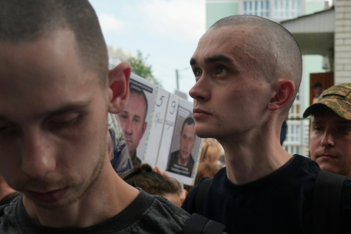 Des prisonniers de guerre ukrainiens de retour dans leur pays, le 9 juin 2025