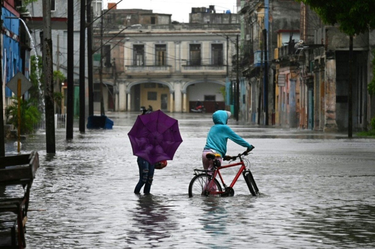 Inondations à La Havane pendant le passage de la tempête tropicale Idalia, le 29 août 2023 à Cuba