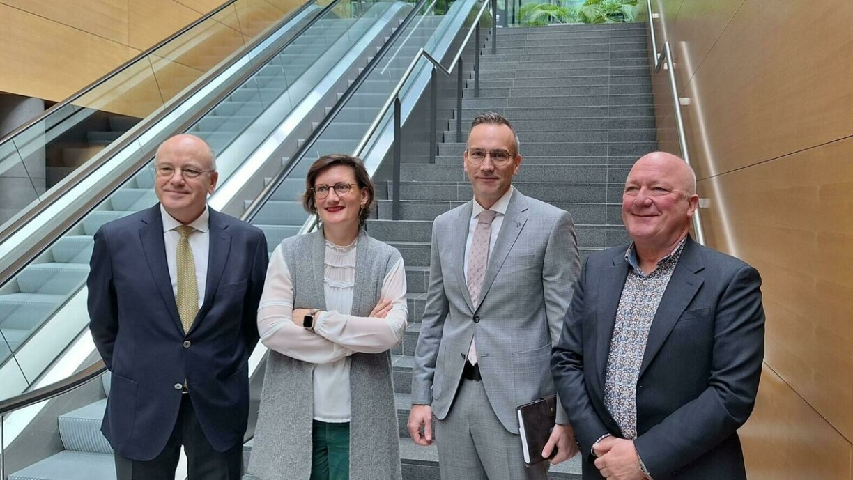 De gauche à droite: Jacques Briot (directeur commercial de Munhowen), Isabelle Lentz (CEO de Munhowen), Oliver Mausen (directeur commercial de Heintz), Roland Heintz (directeur de Heintz).